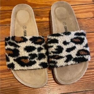 Cushionaire sandals.